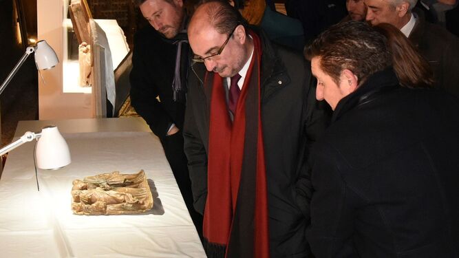 El presidente de Aragón visita los bienes  trasladados desde el Museo de Lérida.