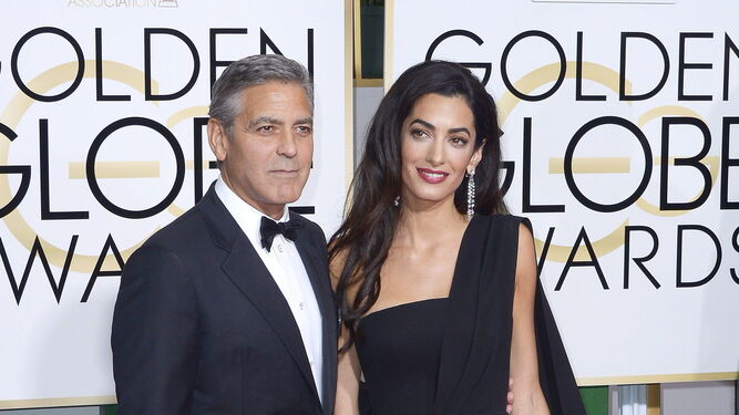 El solidario gesto de George Clooney y su mujer en un avión