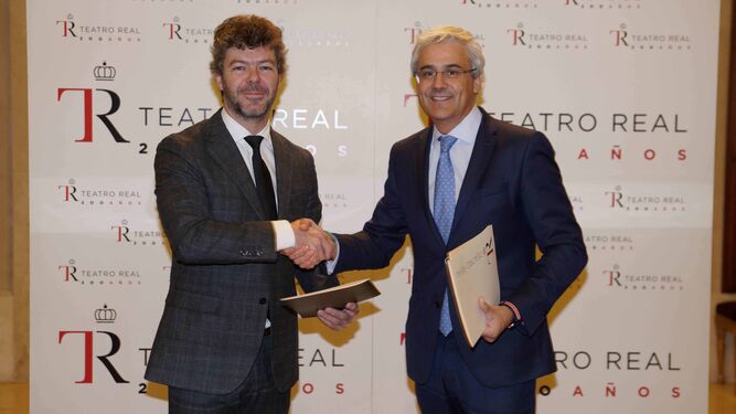 Heras-Casado e Ignacio García-Belenguer,  director del Teatro Real, justo después de firmar el convenio de colaboración.