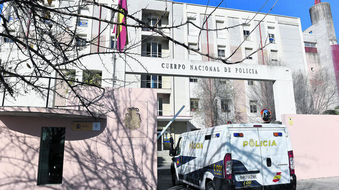 Dependencias policiales de Blas Infante de Sevilla, donde se encuentra el detenido.