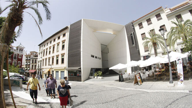 El emblema de La Caixa respaldará el Centro Lorca durante una década