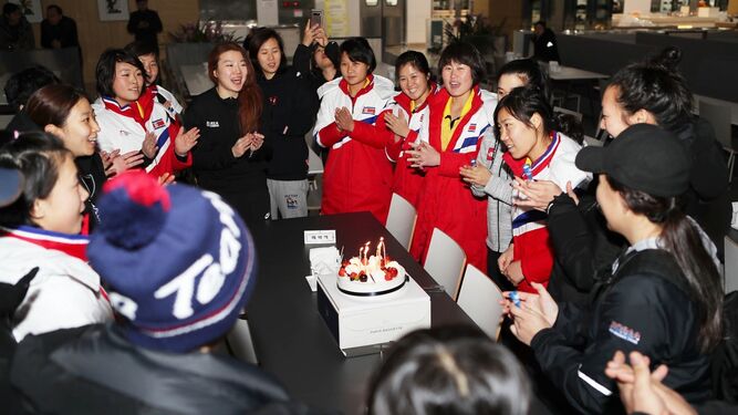 El hockey coreano sopla la vela de la paz