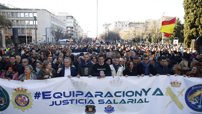 Representantes de la mayoría de los partidos políticos encabezaron la marcha granadina.