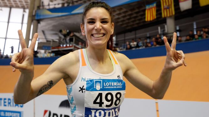 La granadina Laura Buena, exhultante de alegría tras proclamarse campeona de España de 400 metros.