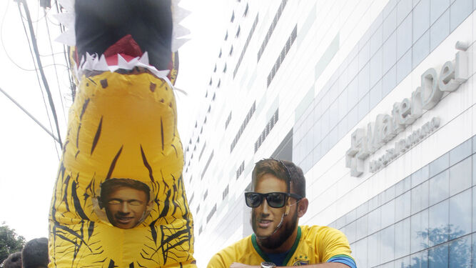 En Dubai casi todo es a lo grandeLa tumba de Quini, nuevo lugar de cultoExpectación en la operación de Neymar