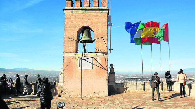 La campana de la Vela ha dado vida a Granada y a su entorno.