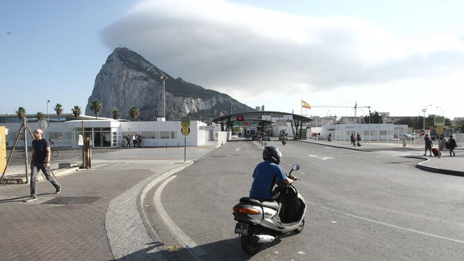 Aduana en la entrada a Gibraltar.