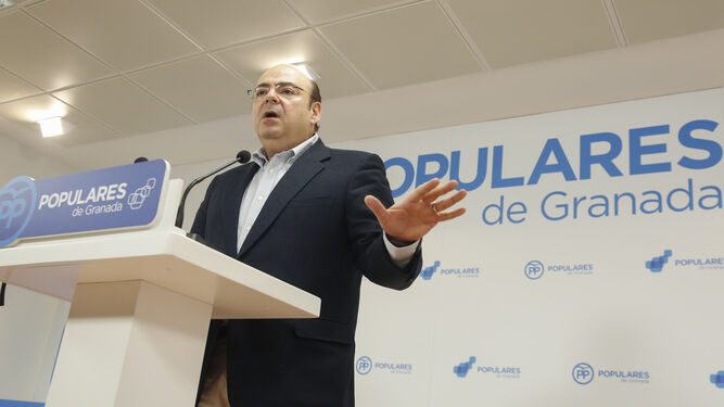 Sebastián Pérez, en la sede del PP en el anuncio de su candidatura para la Alcaldía de Granada.