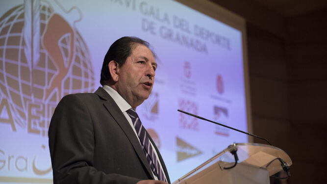 El presidente de la AEPD Granada, Antonio Rodríguez, en la gala del año pasado.