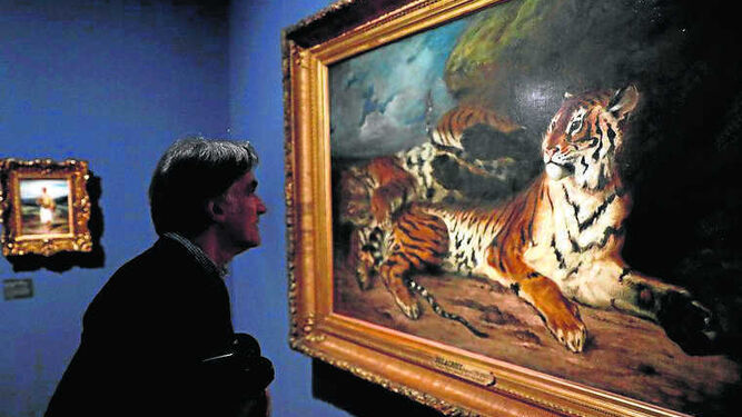 Ante su exótico lienzo 'Pequeño tigre juega con su madre'.
