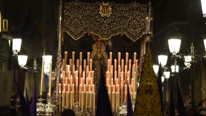El Miércoles Santo desborda       	las calles de Granada