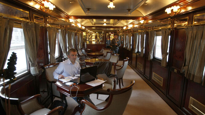 Interior del tren de lujo Al-Ándalus, que cuesta 4.500 euros el billete.