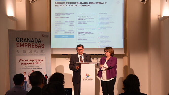 José Entrena y Ana Muñoz durante la presentación del documento.