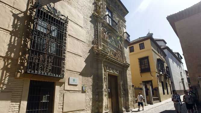 Entrada del Museo Arqueológico de Granada.