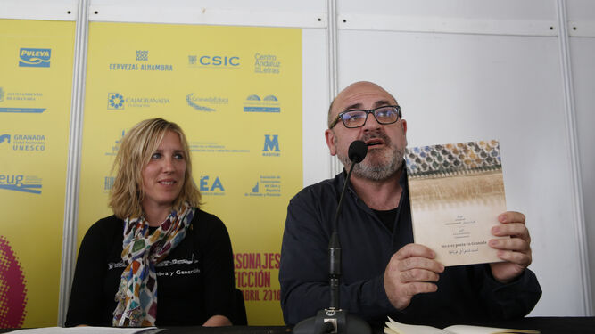 Iván Ferreiro presentó biografía junto a la periodista Arancha Moreno.