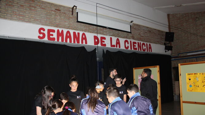 Con preguntas. Los alumnos de Primaria del colegio Caja Granada han participado en las actividades de la Semana de la Ciencia durante la primera quincena de abril.