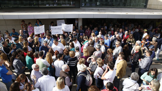 La concentración congregó a unas 200 personas en el Hospital Campus.