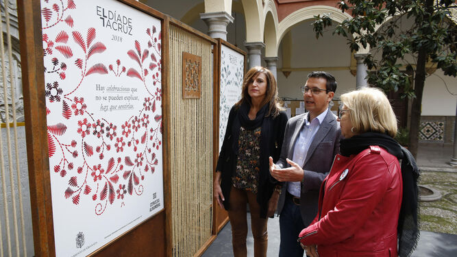Susana Vargas, Francisco Cuenca y María de Leyva, en la presentación del cartel.