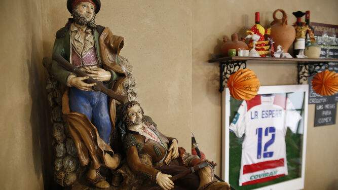 Escultura de Jesús Jiménez Mariscal, que da nombre a la taberna.