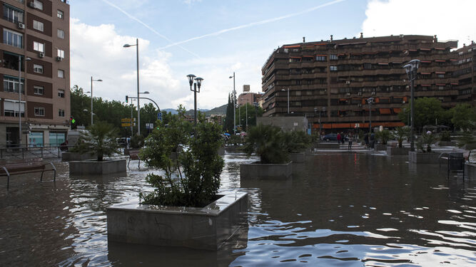 Estado de la Plaza Albert Einstein el martes tras la caída de dos trombas de agua.