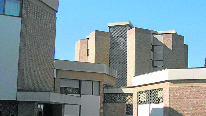 Fachada del Colegio Mayor Loyola, cerrado desde 2014.