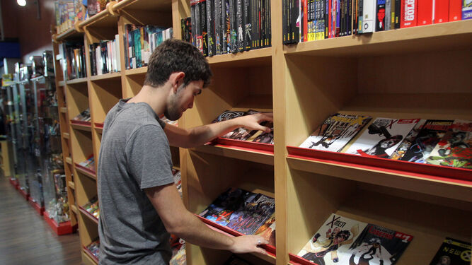 Granada tiene tiendas de cómics que llevan varias décadas entre los ciudadanos