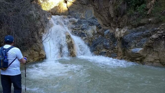 Conoce las cascadas naturales más bonitas de Granada para visitar estos días de otoño