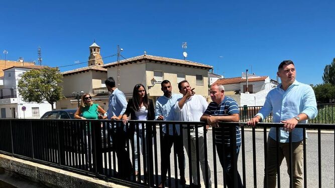 La Diputación de Granada se compromete a ayudar a Guadahortuna a ampliar su cementerio y limpiar el cauce del río