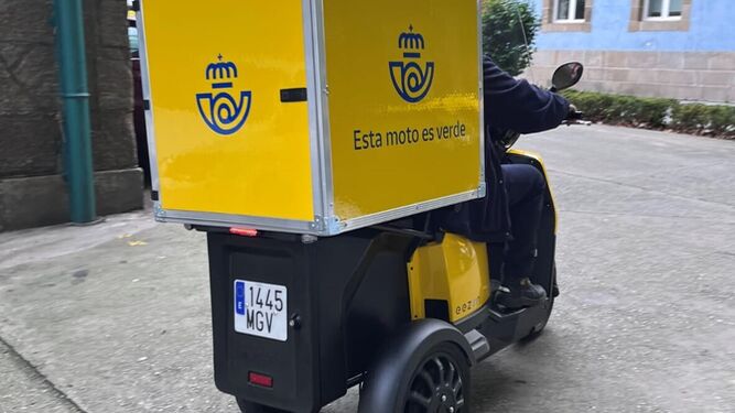 Las nuevas motos eléctricas de tres ruedas completan la flota de vehículos ligeros ecológicos de la compañía para mejorar el reparto de última milla