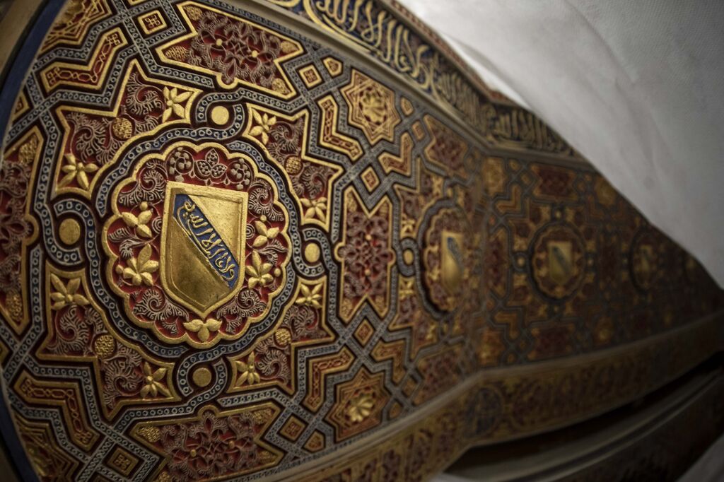 Los tesoros ocultos de la Alhambra: el almac&eacute;n que conserva las casi 200.000 piezas de sus fondos