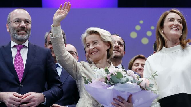 Ursula von der Leyen celebra su designación como candidata del Partido Popular Europeo a las elecciones.