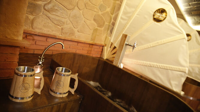 El Spa de cerveza de Granada: cerveza ilimitada y relax en un balneario que parece una taberna