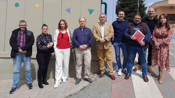 El actual equipo de gobierno de Maracena, ante la Guardia Civil de Granada