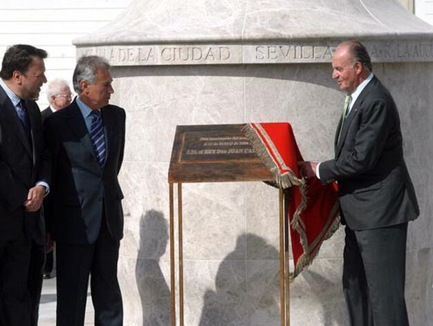El Rey inaugura la escultura de la Condesa de Barcelona