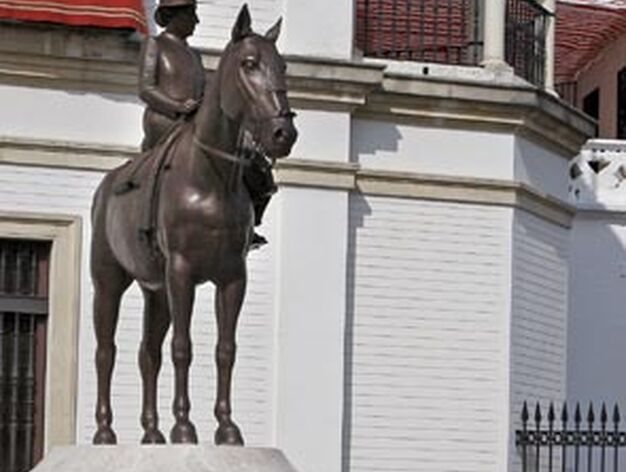 El Rey inaugura la escultura de la Condesa de Barcelona