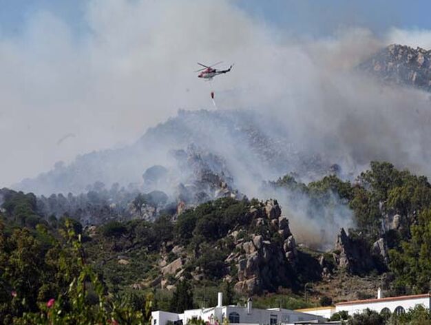 Incendio forestal en Tarifa en el monte La Pe&ntilde;a