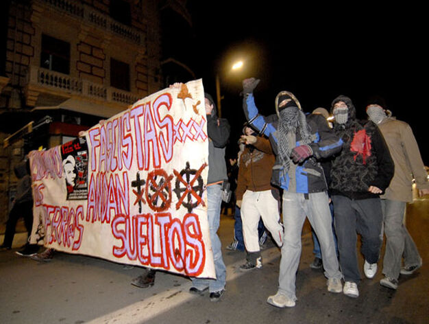 20-N en Granada: Radicales de izquierda causan disturbios