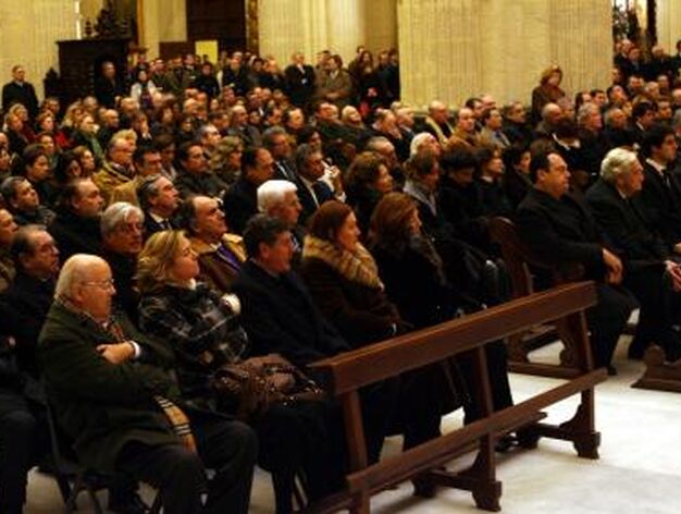 Numerosas personas asistieron al funeral de Rafael &Aacute;lvarez Colunga. / Juan Carlos Mu&ntilde;oz

Foto: Juan Carlos Mu&ntilde;oz