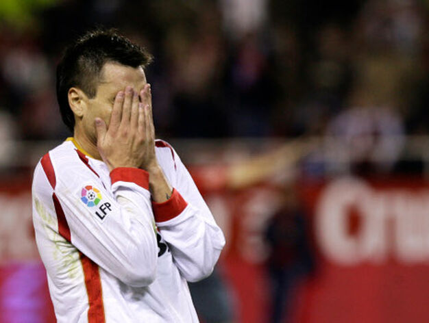 Duscher se tapa la vara ante un intento de gol fallido del Sevilla

Foto: Antonio Pizarro