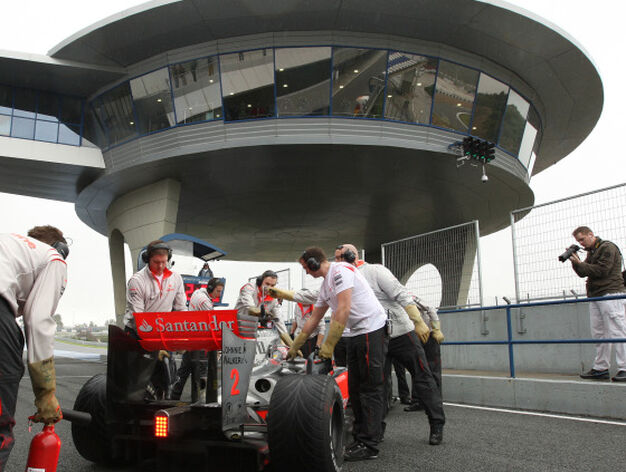 El 'ovni' del Circuito de Jerez, mudo testigo de los test.

Foto: J. C. Toro