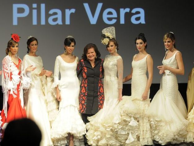 Pilar Vera fue la dise&ntilde;adora que present&oacute; un mayor n&uacute;mero de vestidos de novia.

Foto: Manuel Aranda