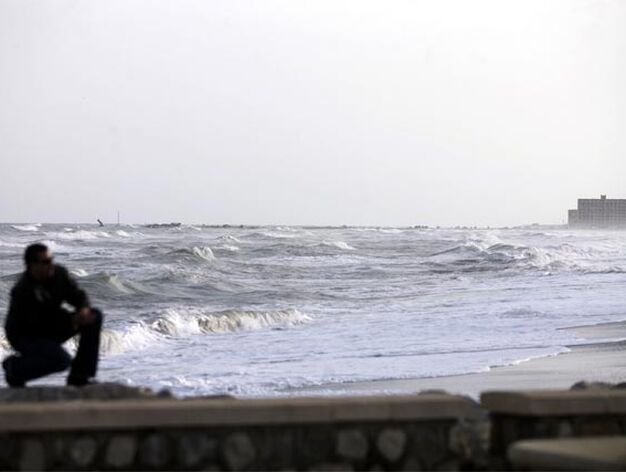 Un nuevo temporal de levante con rachas fuertes de viento y olas de gran altura asola al litoral malague&ntilde;o

Foto: Victoriano Moreno