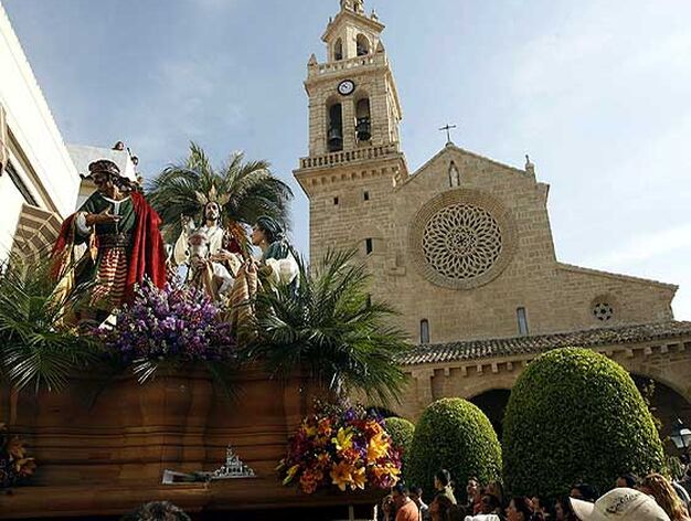 Salida en procesi&oacute;n de la Hermandad de La Borriquita desde el templo de San Lorenzo.

Foto: Jos&eacute; Mart&iacute;nez