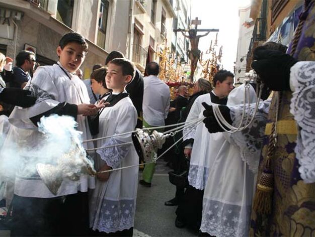 El Cristo de la Agon&iacute;a, a su paso por calle Cisneros

Foto: Punto Press