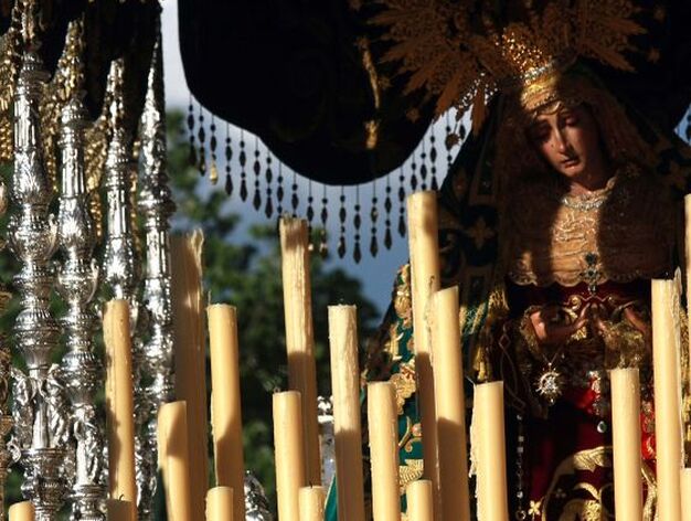 Las insignias y estandartes que componen el cortejo de la cofrad&iacute;a son de gran valor y originalidad en la Semana Santa granadina.

Foto: Pepe Torres
