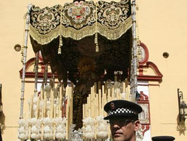 La Virgen de la Esperanza de patrona de la Policia Local.

Foto: Jose Angel Garcia