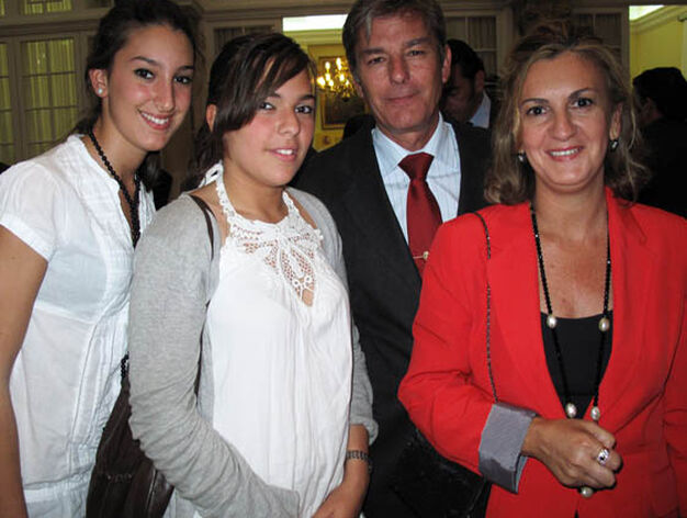 Lourdes y Laura Arnuedo Juli&aacute;, Roberto Arnuedo y Lourdes Juli&aacute;.

Foto: VICTORIA RAM&Iacute;REZ