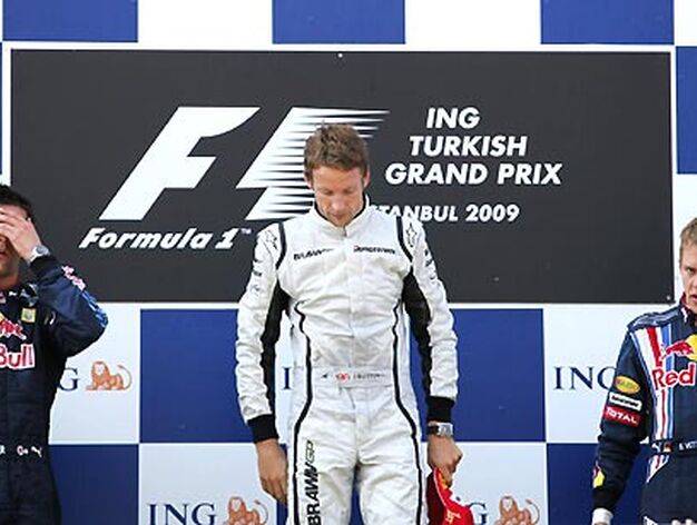 El podio del Gran Premio de Turqu&iacute;a, con Mark Webber (Red Bull), segundo; Jenson Button (Brawn GP), primero; y Sebastian Vettel (Red Bull), tercero.

Foto: AFP Photo / Reuters / EFE