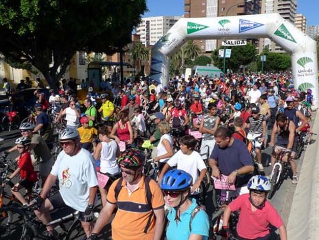 Unos 6.300 malague&ntilde;os recorren las calles de la capital en el VII D&iacute;a de la Bicicleta

Foto: Sergio Camacho