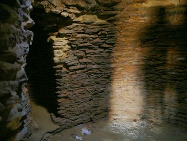 El Dolmen del Vaquero -recientemente restaurado- forma parte de la necr&oacute;polis megal&iacute;tica de Gandul.

Foto: Bel&eacute;n Vargas